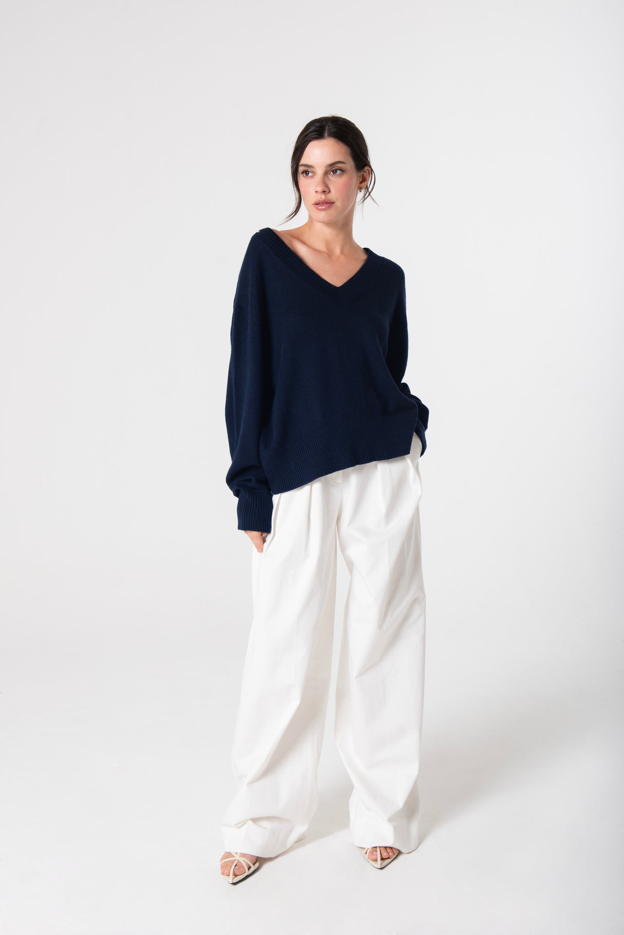 Allie V-Neck in Linen - Navy