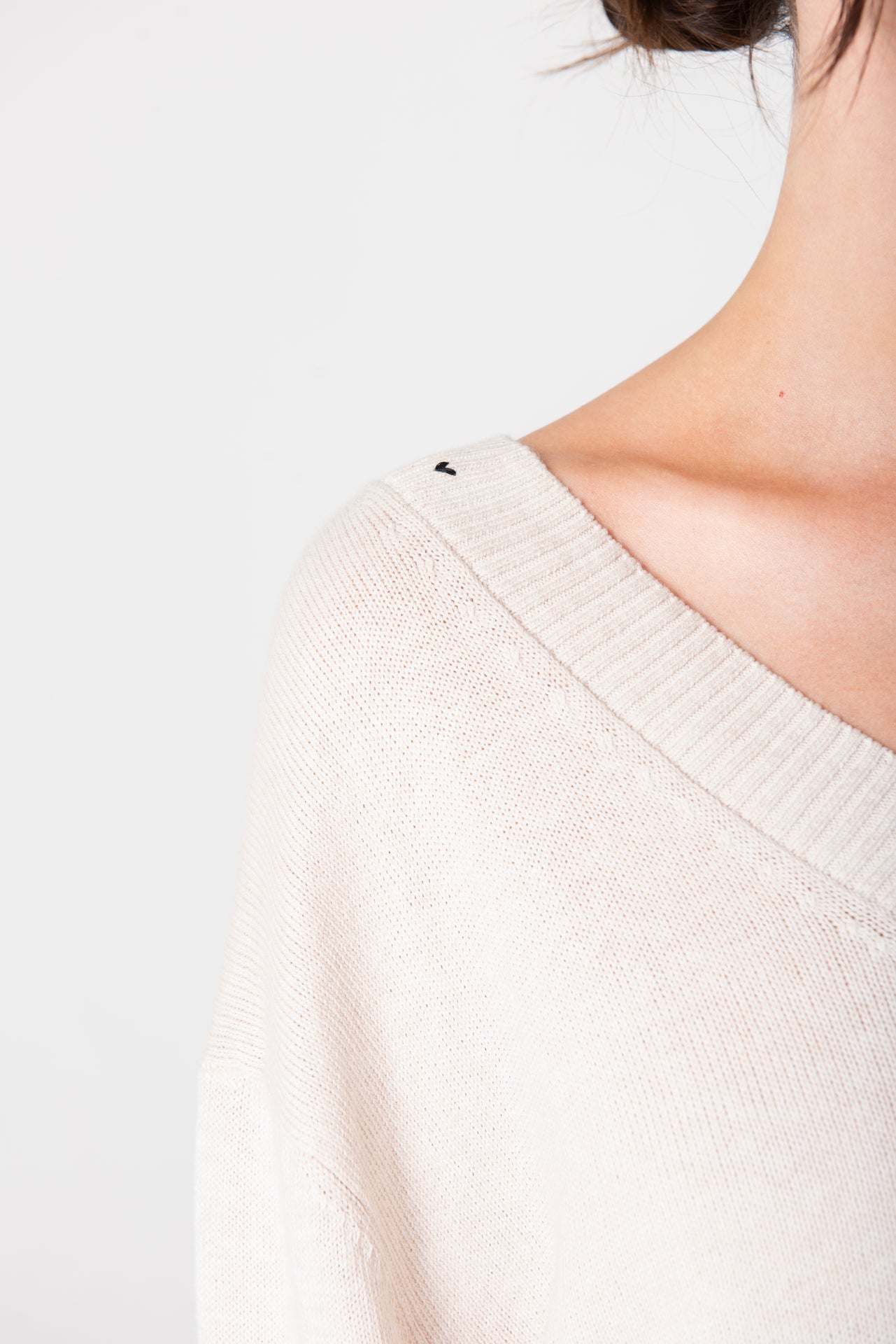 Allie V-Neck in Linen - Cream