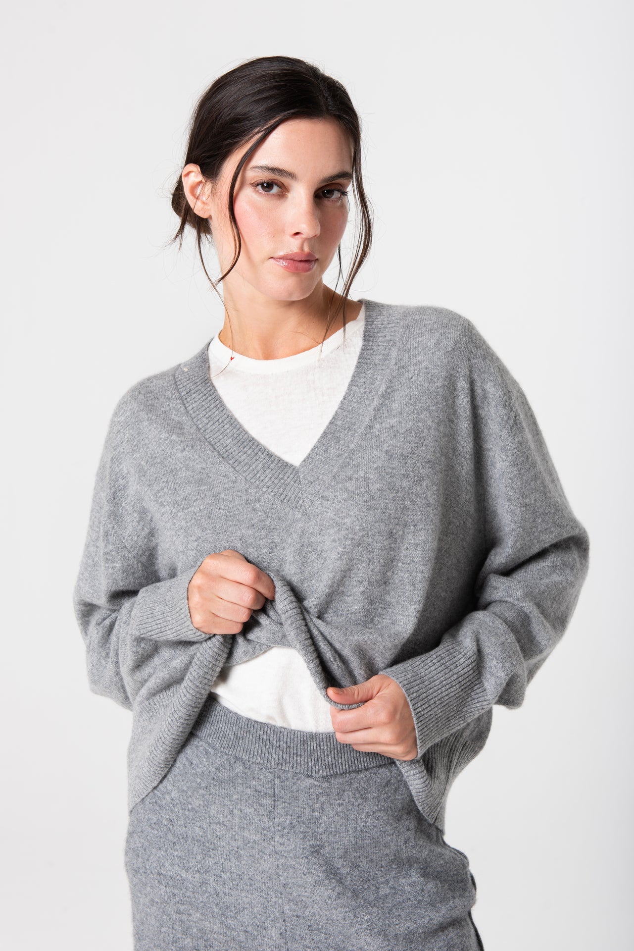 Allie V-Neck in Cashmere - Grey
