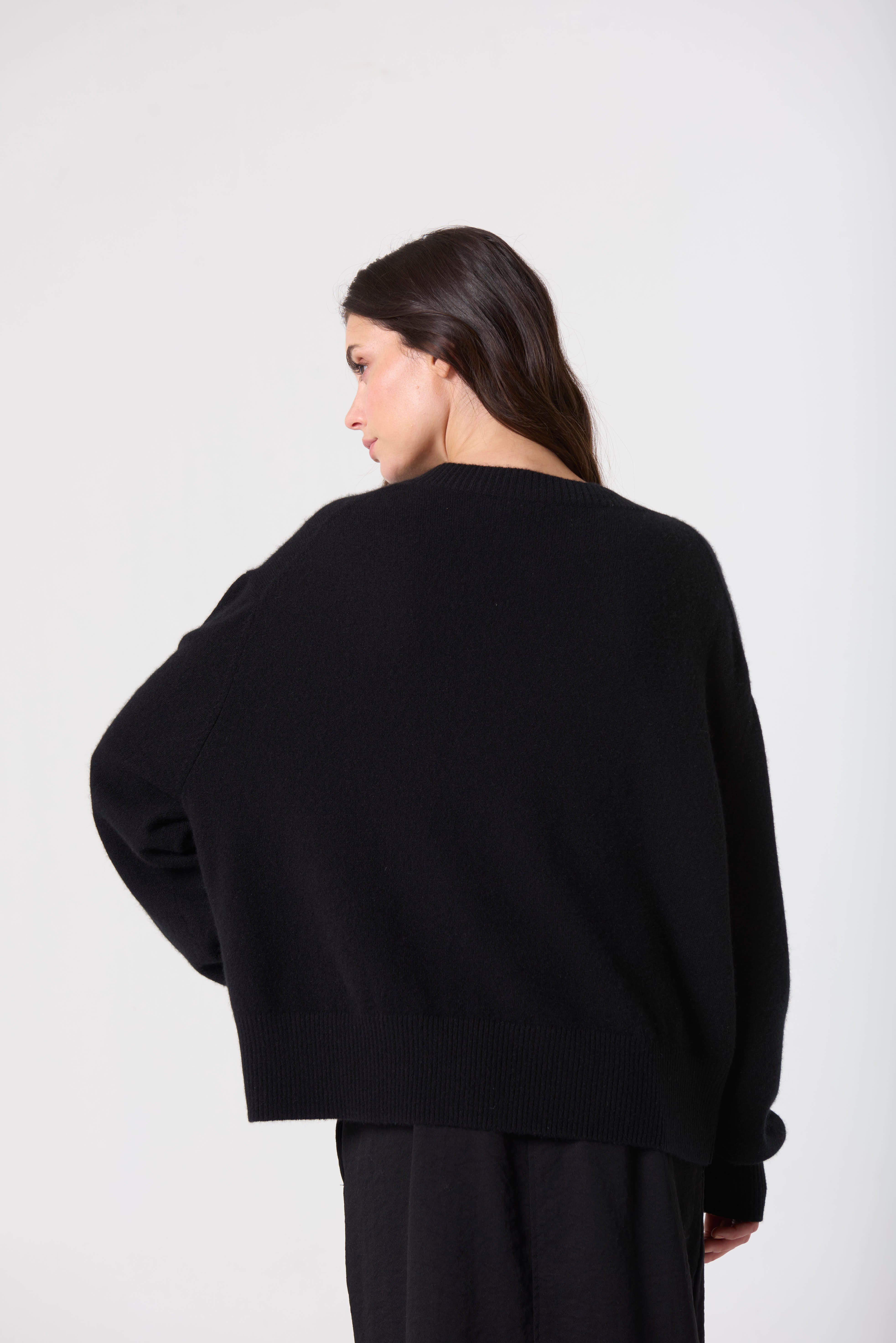 Allie V-Neck in Cashmere - Black