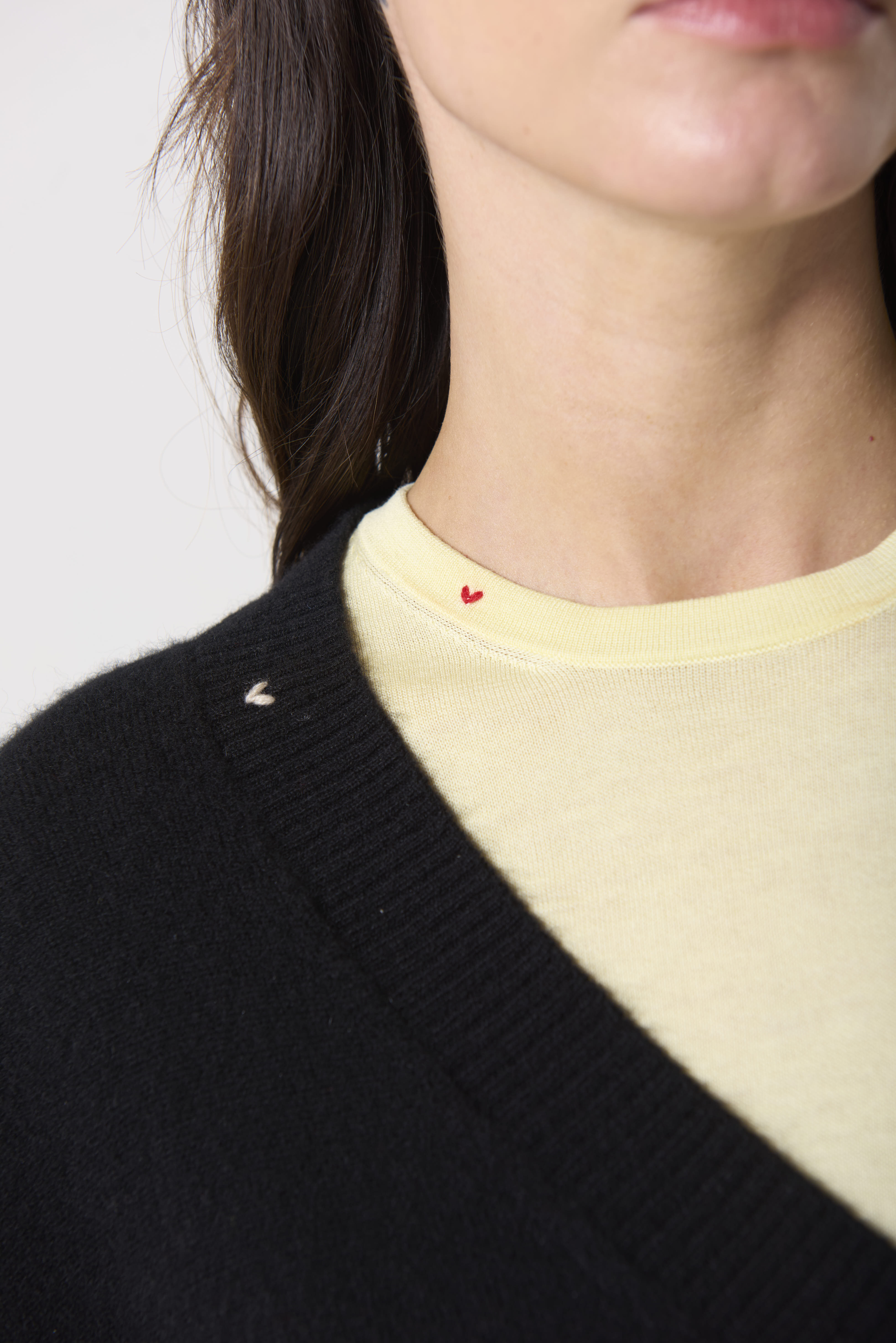 Allie V-Neck in Cashmere - Black