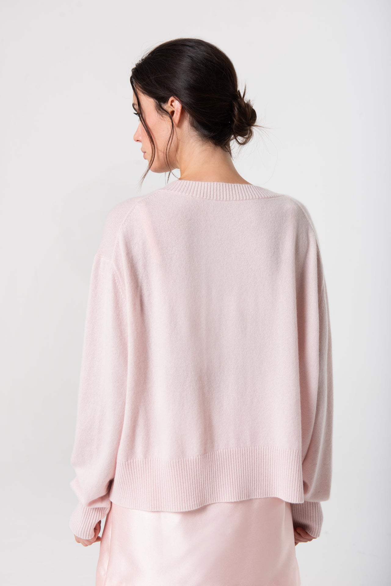 Allie V-Neck in Cashmere - Petal