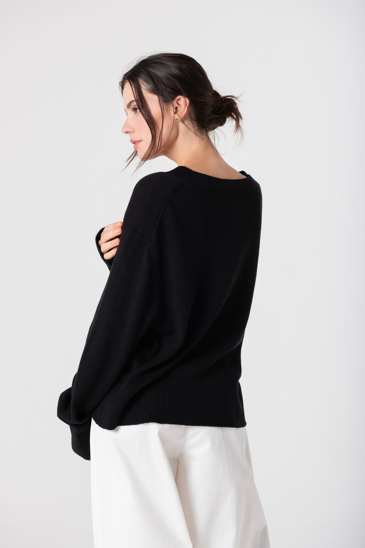 Allie V-Neck in Cashmere - Black