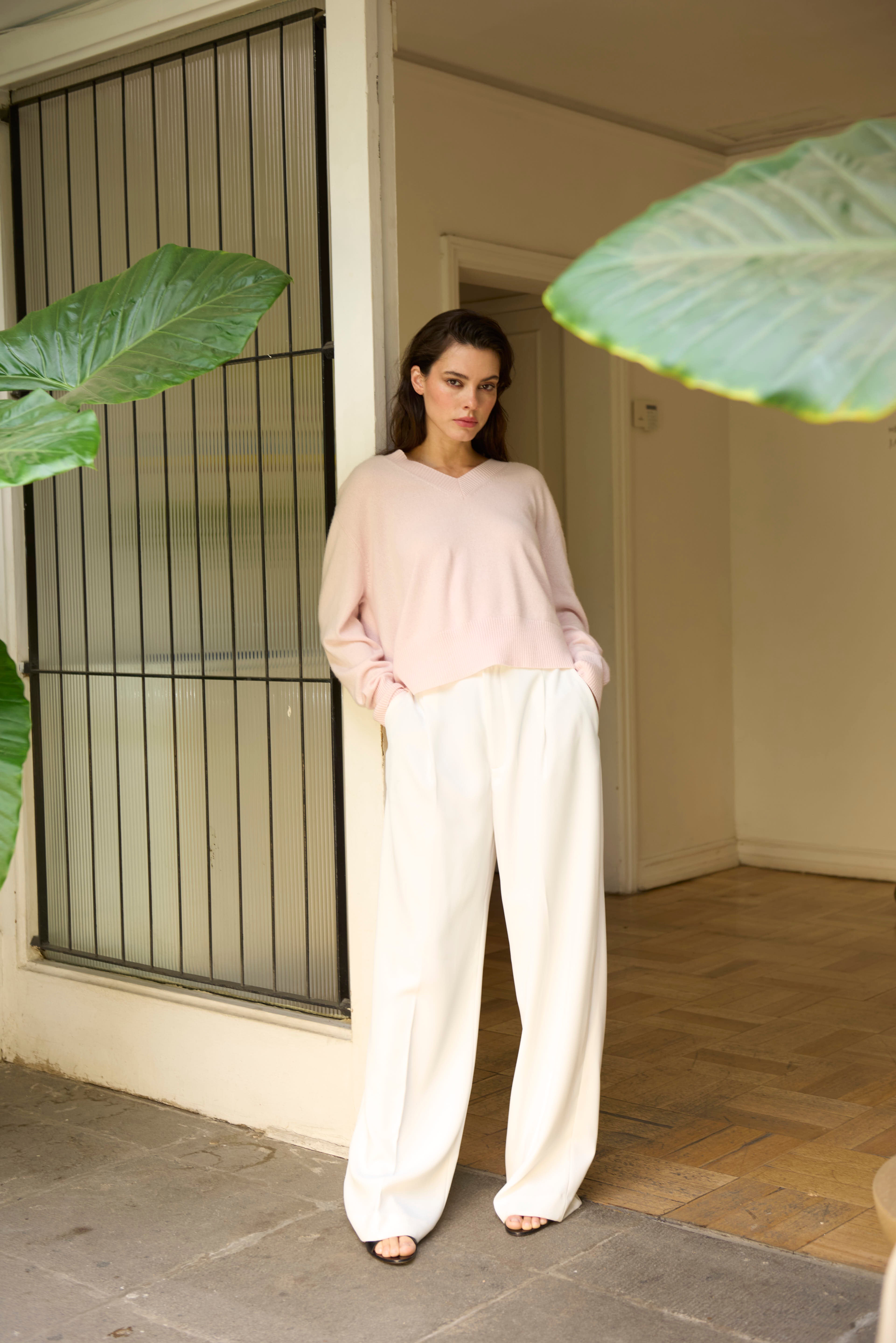 Allie V-Neck in Cashmere - Petal