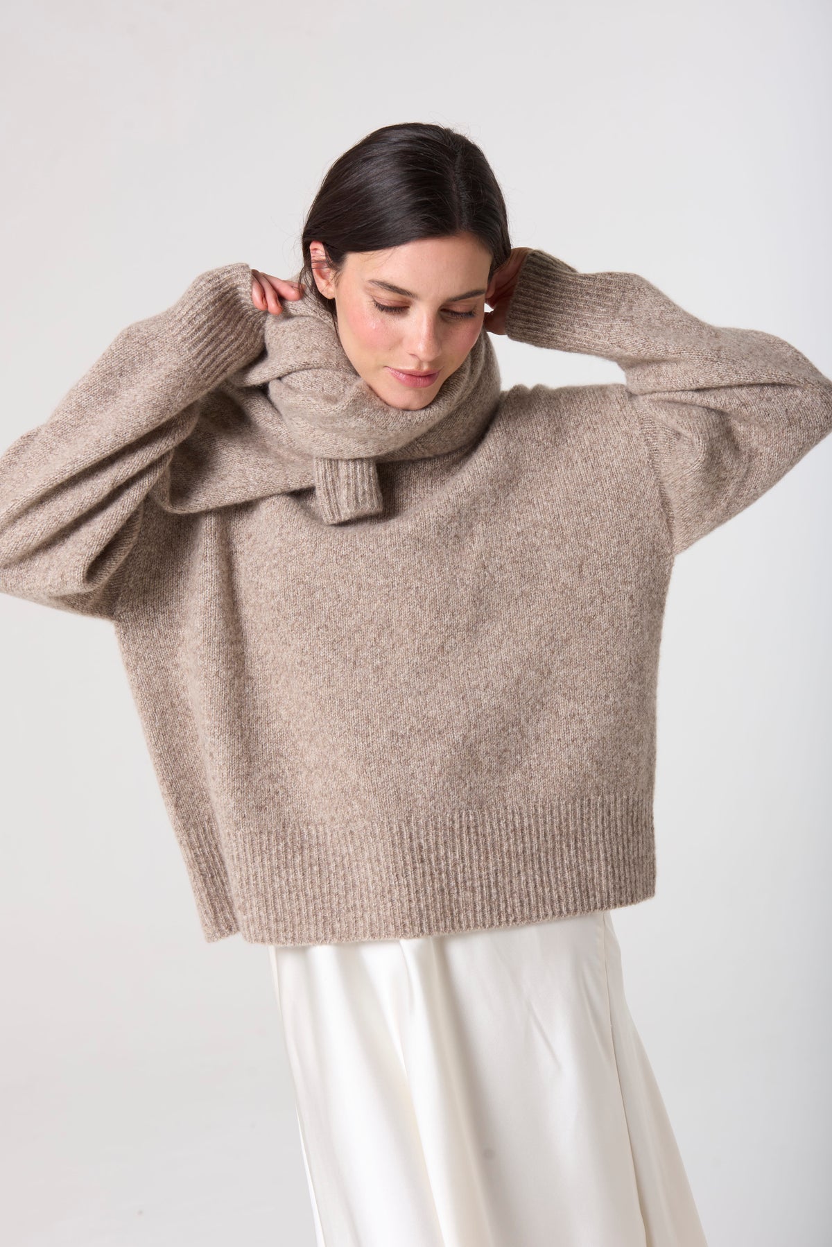 Emma Crew in Silk-Cashmere - Fawn