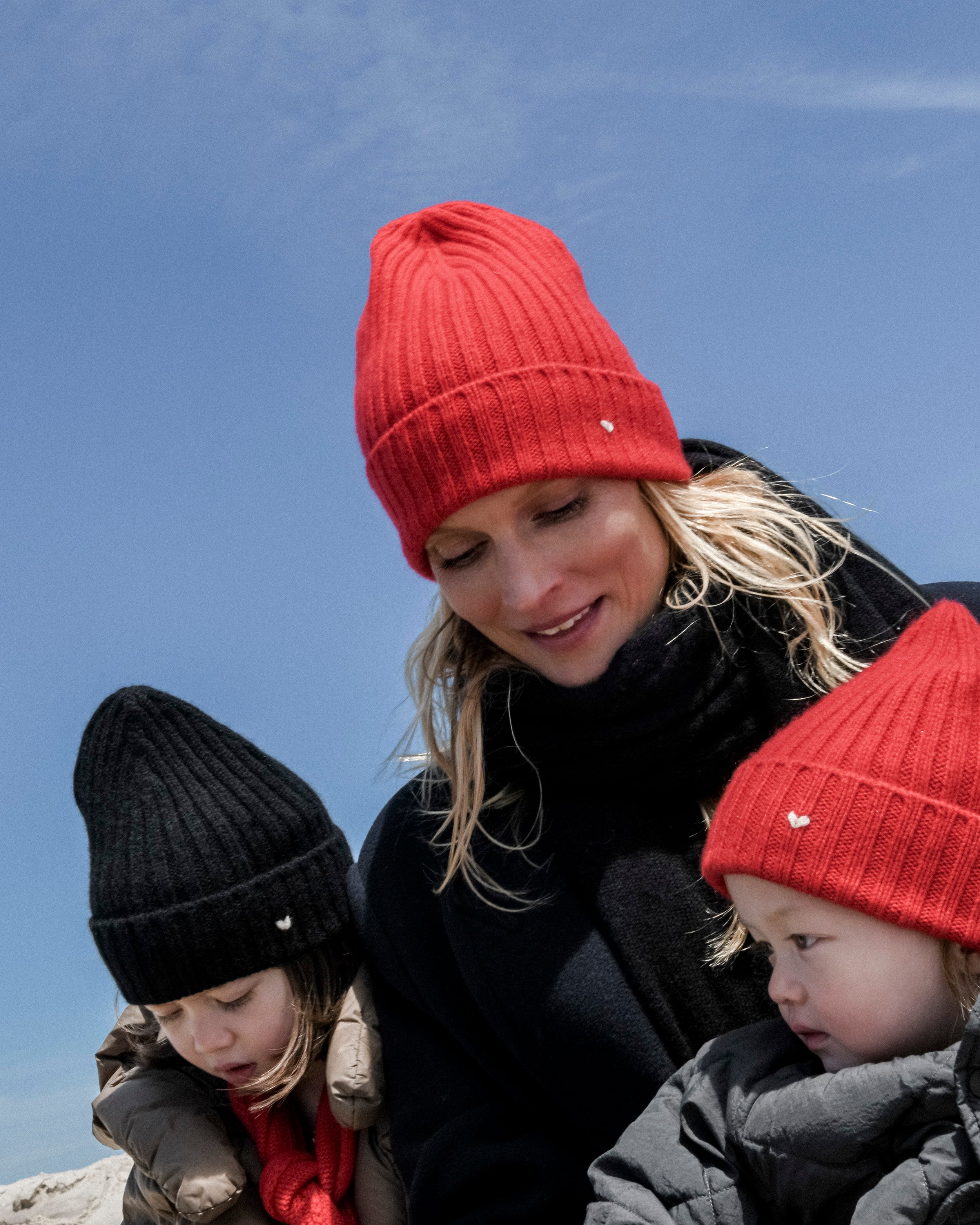 The Kids Rib Beanie – Scarlet